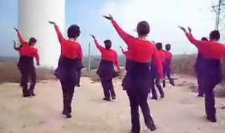 泉水叮咚响广场舞教学 泉水叮咚响广场舞教学